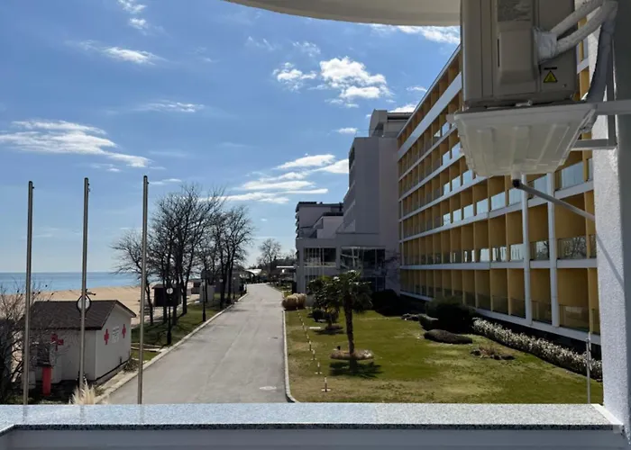 Berlin Golden Апартаменты Золотые Пески